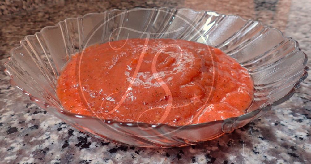 Simple 7 ingredient homemade tomato sauce